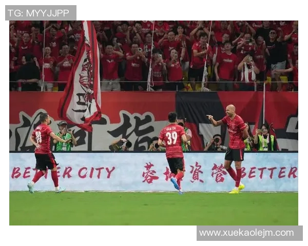 深入分析成都足球队在欧冠中的转换打法与战术运用 深入分析成都足球队在欧冠中的转换打法与战术运用